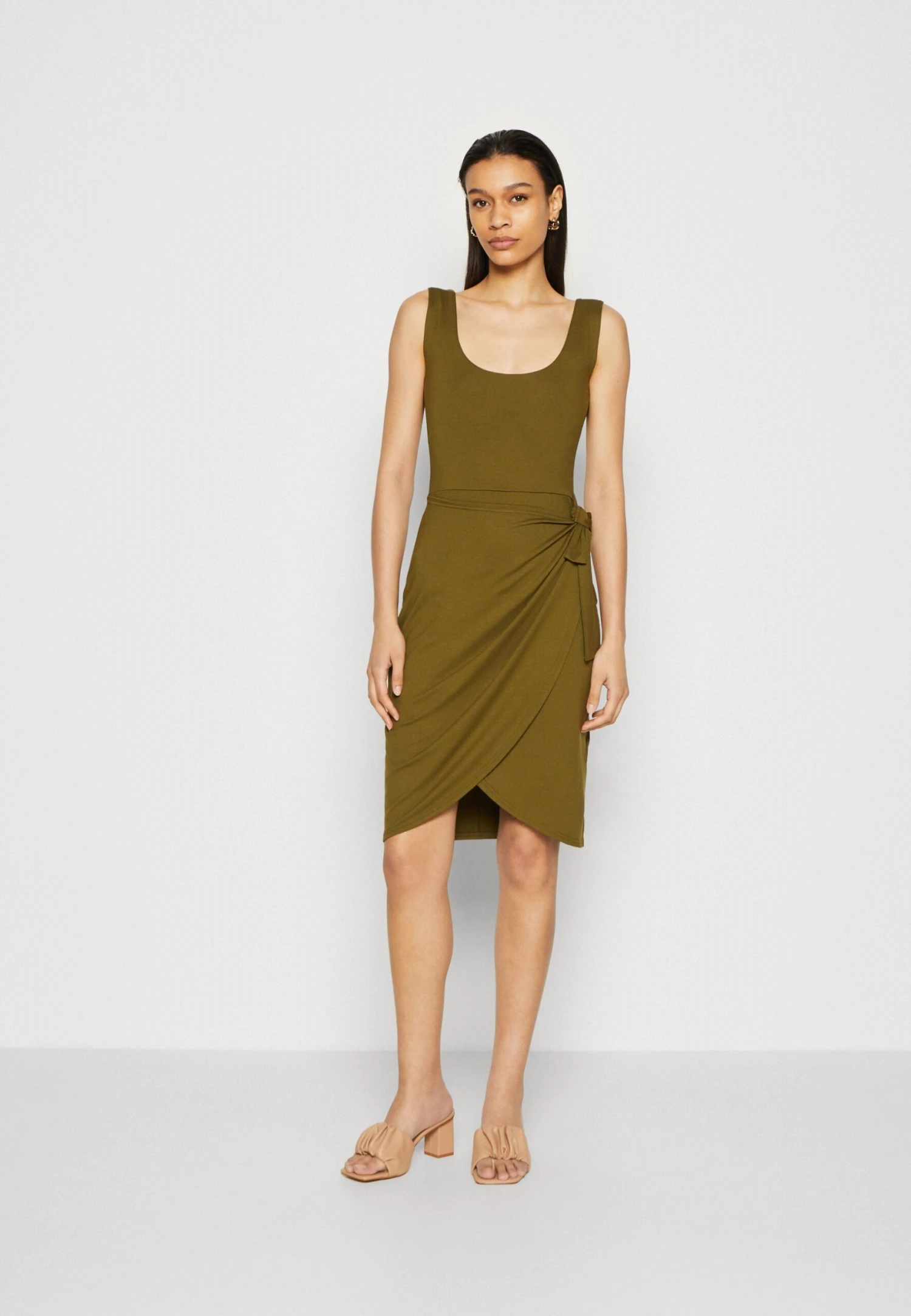 Jerseyjurk - Olive Anna Field Jerseyjurk - Olive -Anna Field 00122527e0284be0a51442abf8a7d06e scaled