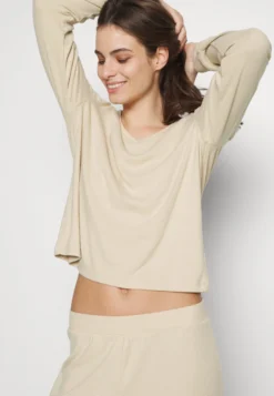 Anna Field Pyjama - Off-White -Anna Field 1f950543f22a49e99e0bf827dcb85ca5 scaled