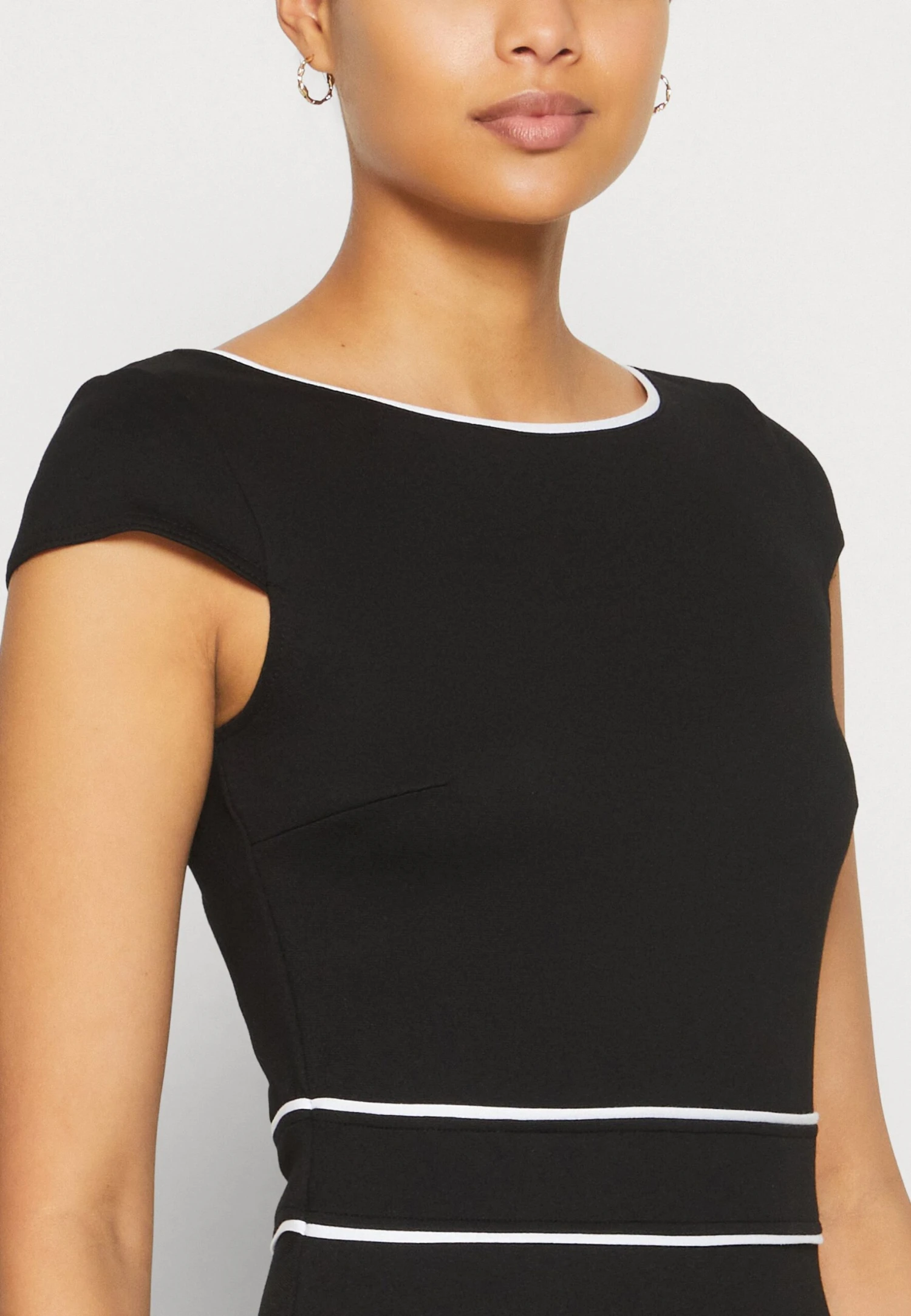 Jerseyjurk - Black/White Anna Field Jerseyjurk - Black/White -Anna Field 30dfca5cccf44a04a976128c213cea29 scaled