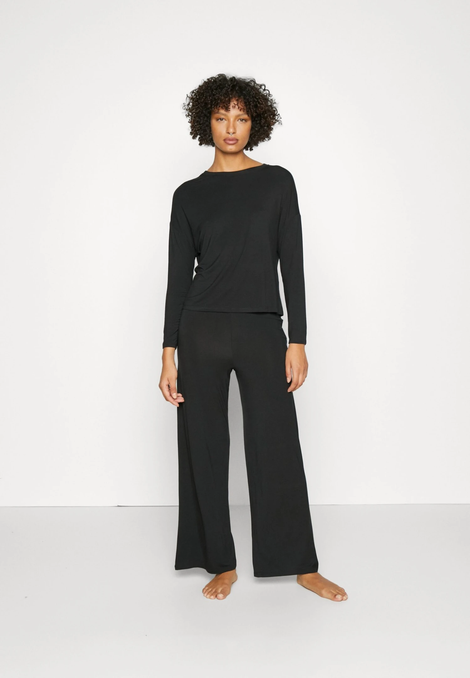 Wide Leg - Pyjama - Black Anna Field Wide Leg - Pyjama - Black -Anna Field 3177c16ebf6e4fd68a2119264f2a18dd scaled