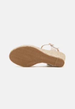 Anna Field Sandalen Met Plateauzool - Beige 4 Anna Field Sandalen Met Plateauzool - Beige -Anna Field 3d5419e02da44fce8d882e816fd9fb67 scaled