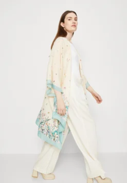 Anna Field Poncho - Yellow -Anna Field 469dd67874904c34ad91620cd427e621 scaled