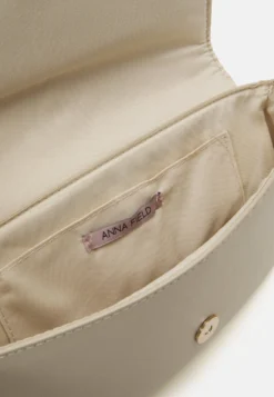 Anna Field Handtas - Beige -Anna Field 4a26243d289544958c6365275a8c6c3a scaled