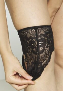 Anna Field 7 Pack Lace Brief - New Variation Of Greer - Micro Panel- Slip - Black -Anna Field 853df80a4e0e4cdf8318bd5a6aca3ea8 scaled