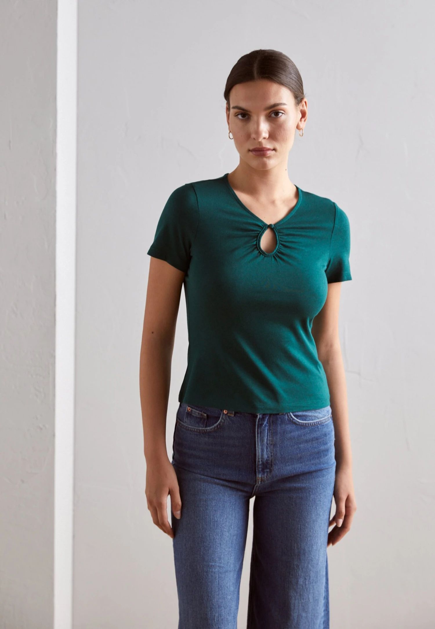 T-Shirt Basic - Dark Green Anna Field T-Shirt Basic - Dark Green -Anna Field 8d5584cb930e421eb5dd887875da3ced scaled