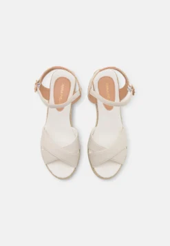 Anna Field Sandalen Met Plateauzool - Beige 5 Anna Field Sandalen Met Plateauzool - Beige -Anna Field 93a1faa2568b46249c2ffecf3d431a47 scaled