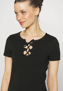 T-Shirt Print - Black -Anna Field a7d0356ef2644468ab2b208eeccdd888 scaled