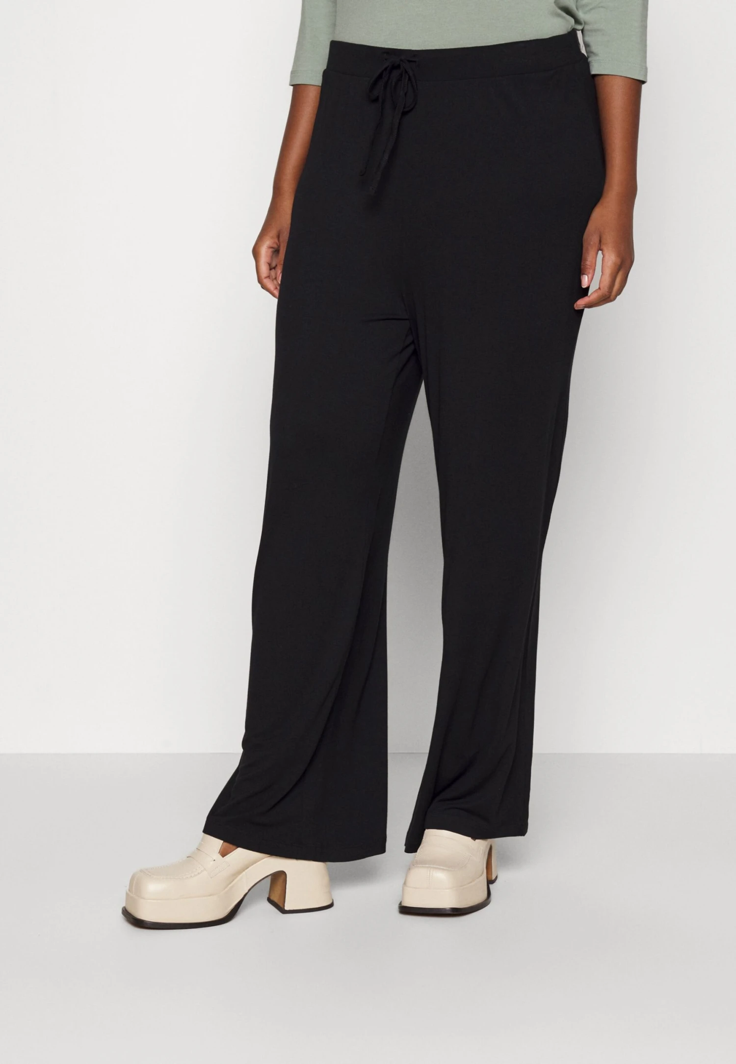 Broek - Black Broek - Black -Anna Field a95ab669ee954b678317878f9c33b51c scaled