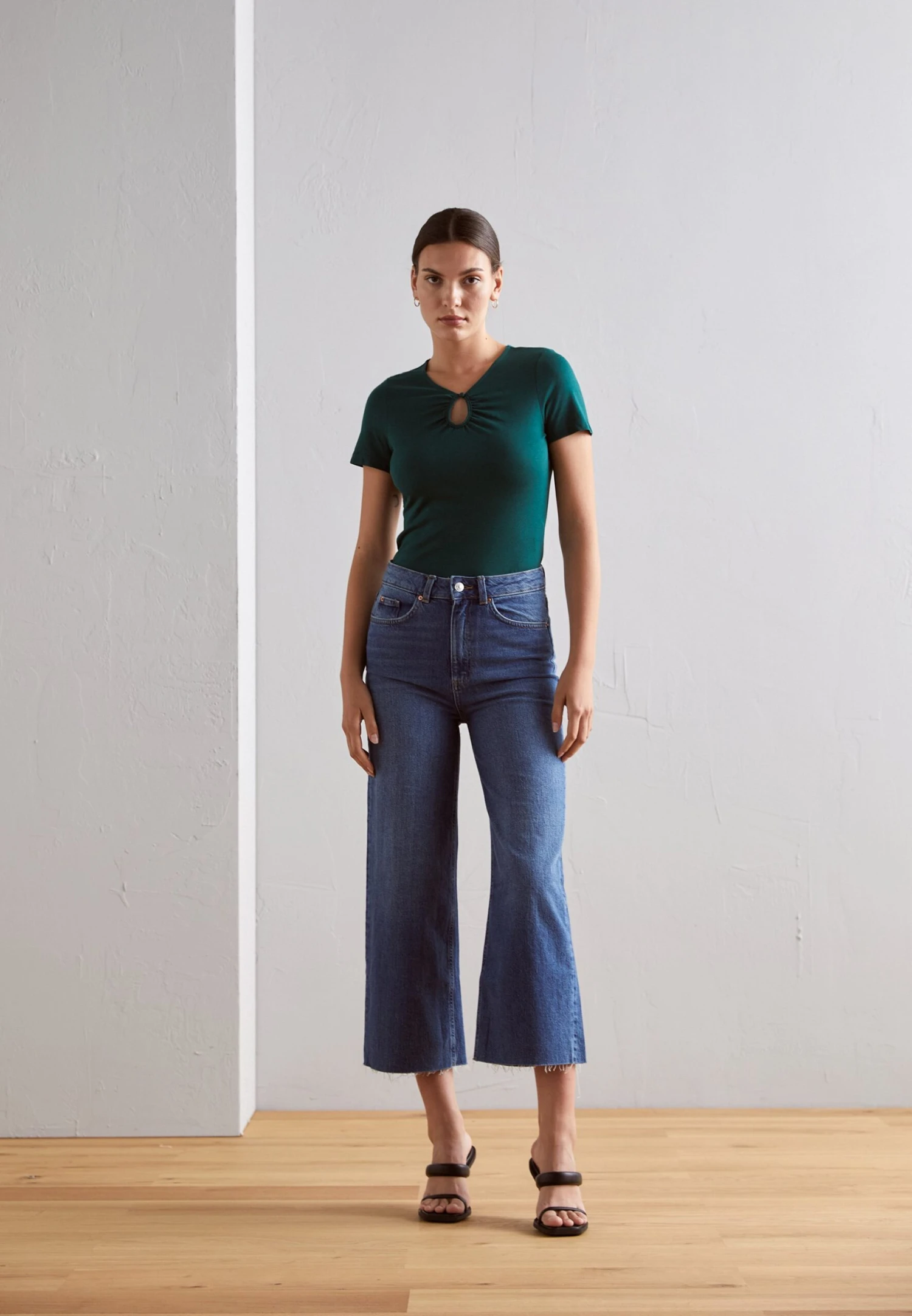 T-Shirt Basic - Dark Green Anna Field T-Shirt Basic - Dark Green -Anna Field b6eb34666bc9456fad86f8c530cc7f35 scaled