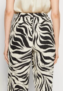 Anna Field Broek - Black/Off-White -Anna Field c21ccce7d3134ebfad5a7bcfc7a2f5a4 scaled