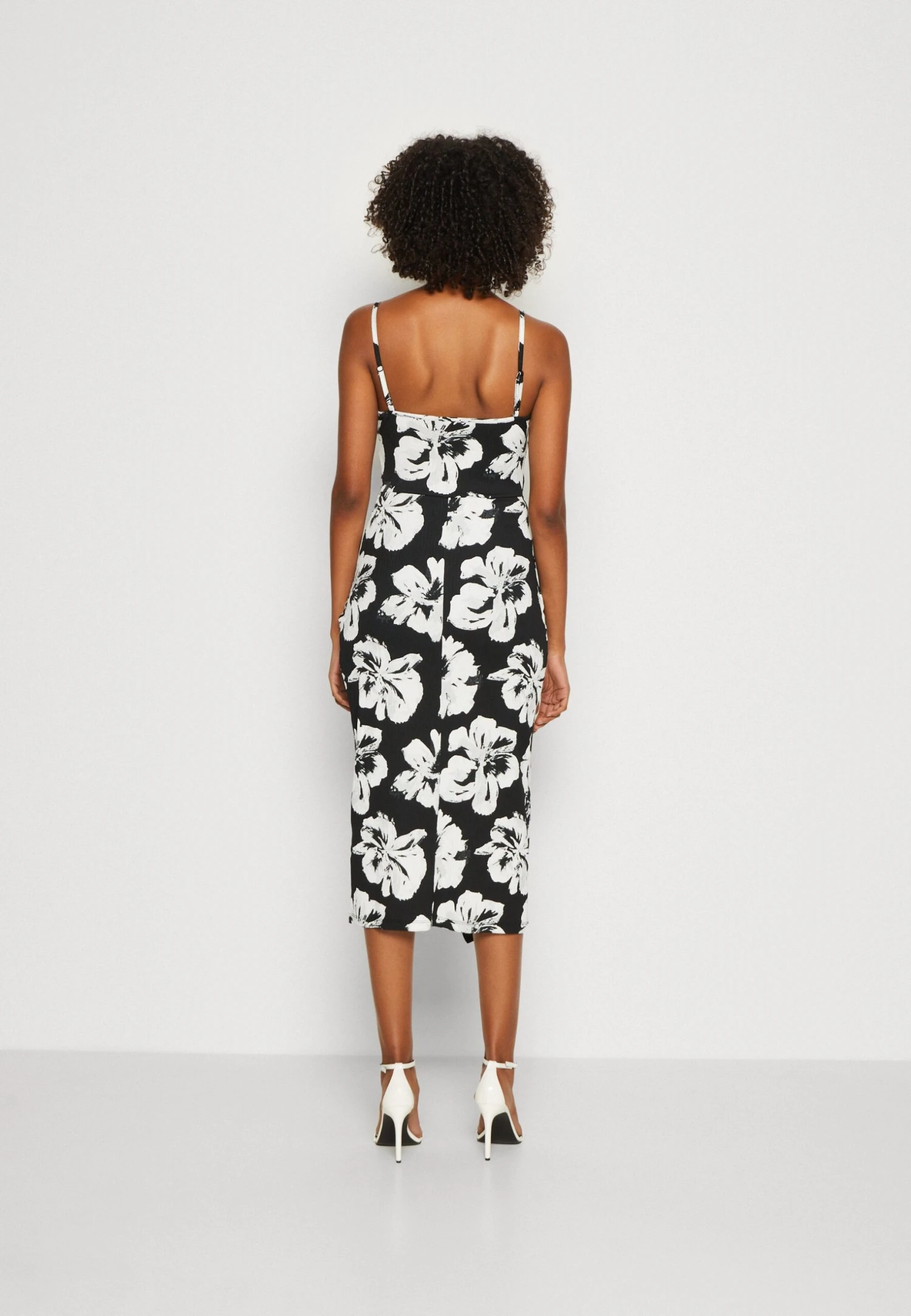 Jurk - Black/White Anna Field Jurk - Black/White -Anna Field cb1f8a0c0d764e3d8f6e57b520e5014e scaled