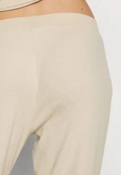 Anna Field Pyjama - Off-White -Anna Field d12046b5d132415aa9645e8d17980ce0 scaled