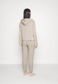 Anna Field Pyjama - Brown 2 Anna Field Pyjama - Brown -Anna Field ddbcd25d503c45cd9ece4ea6ba86299a scaled