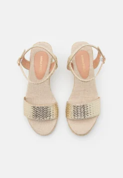 Anna Field Sandalen Met Sleehak - Gold -Anna Field efea8d525dfc4ade8eb4be4d9d047c17 scaled