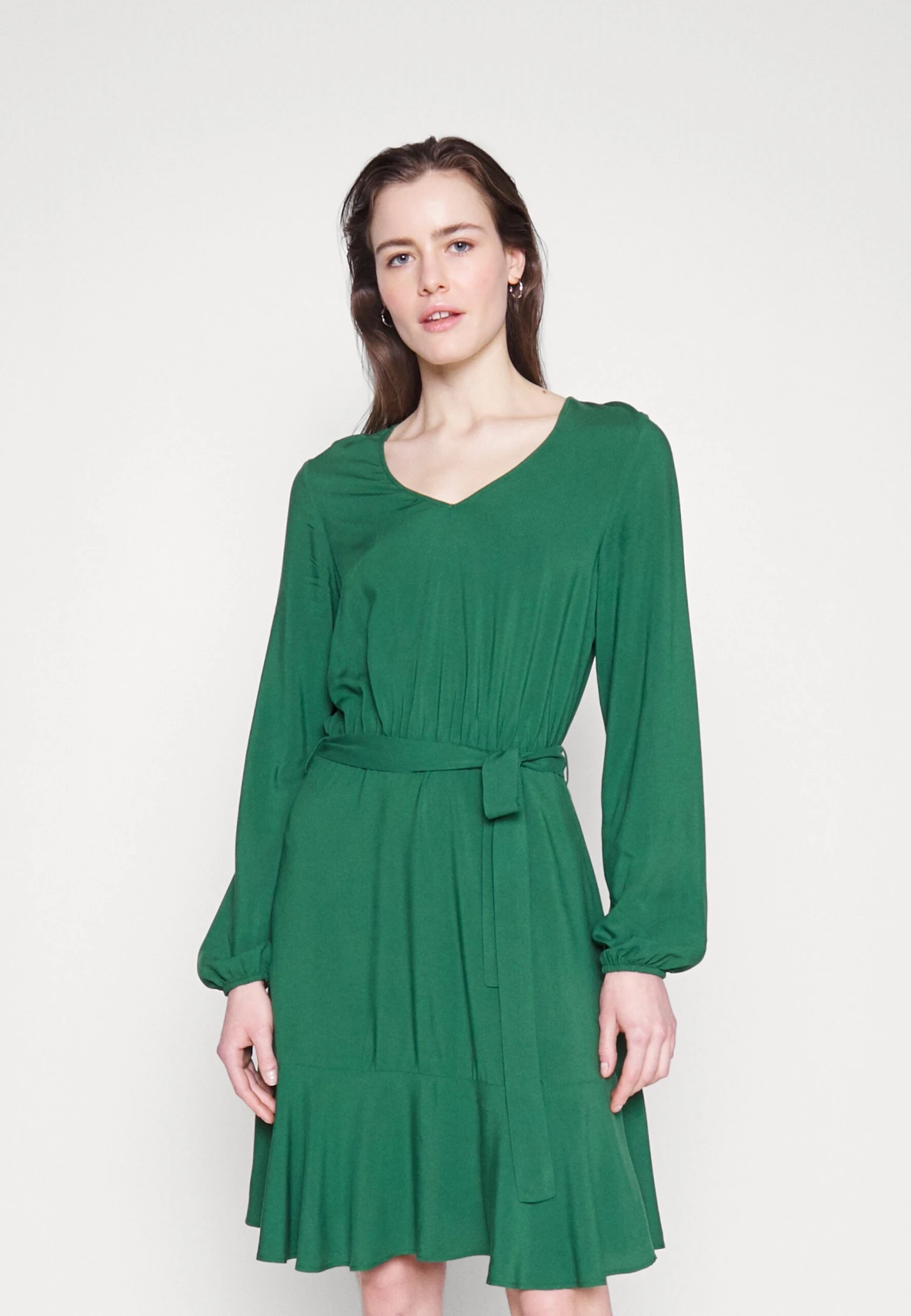 Jurk - Green Jurk - Green -Anna Field f4f24e7ecbc140319650efff8cc00c7a scaled