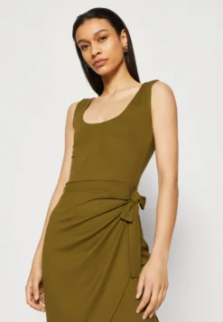 Anna Field Jerseyjurk - Olive 3 Anna Field Jerseyjurk - Olive -Anna Field f9fe9b956ee04a7db1dbbd0214f39a78 scaled
